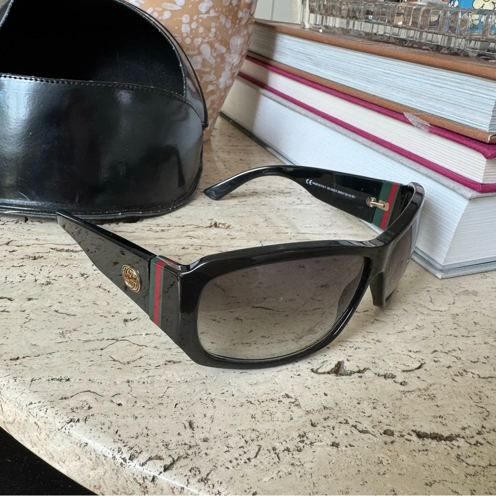 Vintage Gucci Black Sunglasses - Picture 3 of 8